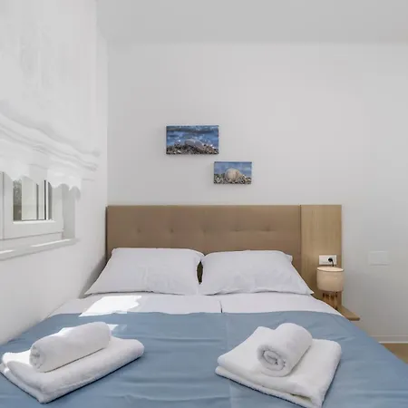 Apartment Angelika's White Blue Mandre