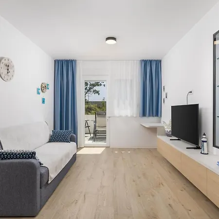 Angelika's White Blue דירה מאנדרה