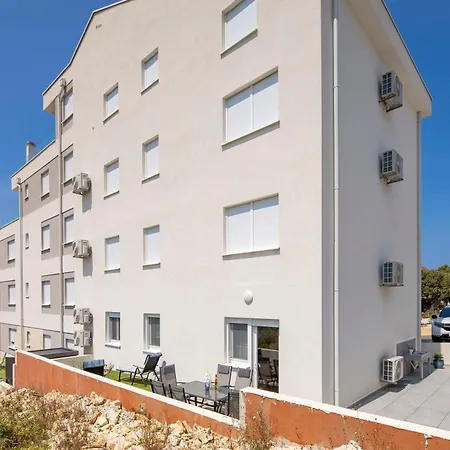 Angelika's White Blue מאנדרה